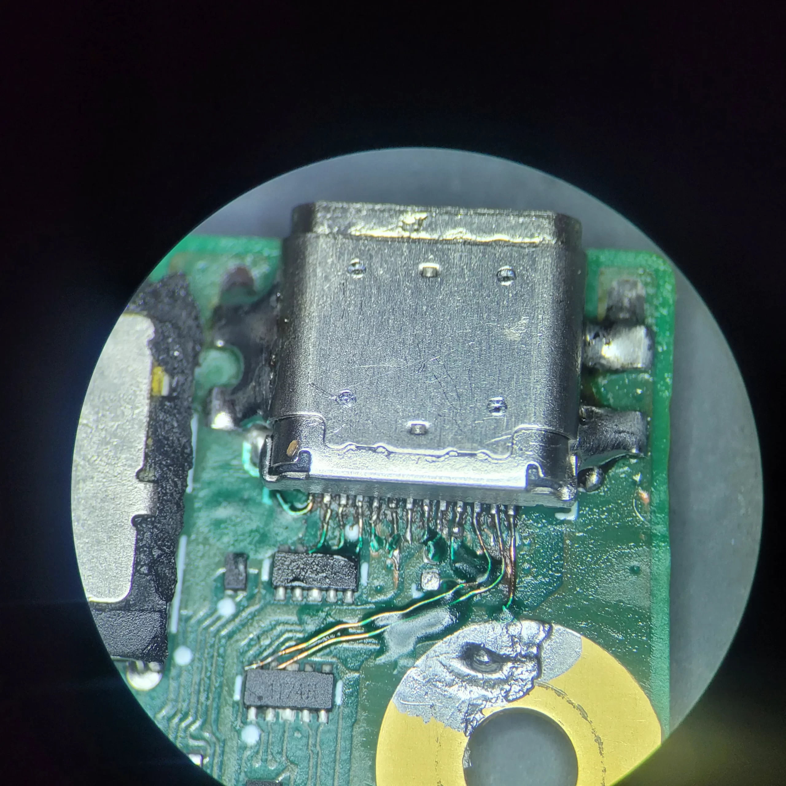 Micro Soldering: We fix damaged charging ports, faulty power buttons or jacks, broken headphone jacks.